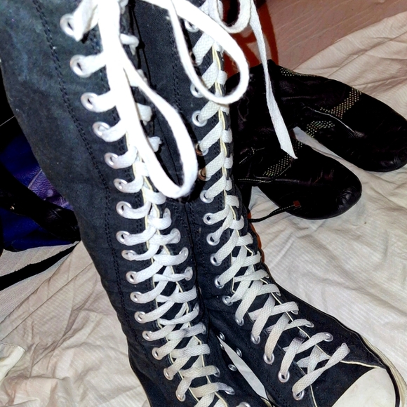 CONVERSE KNEEHIGH TENNIS SHOES!! LOVE THESE! - Picture 5 of 8